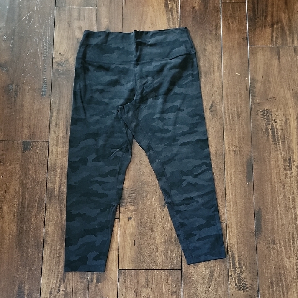 Sofia by Sofia Vergara Black Camouflage Leggings Size Large
